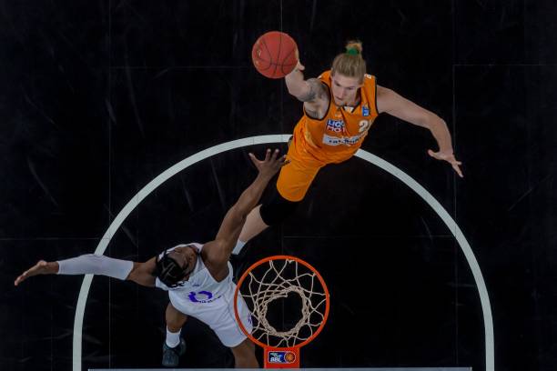 险胜拉脱维 险胜拉脱维