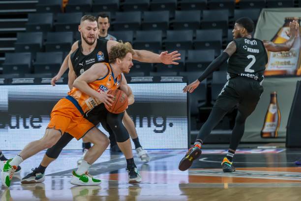 强国占据绝 强国占据绝