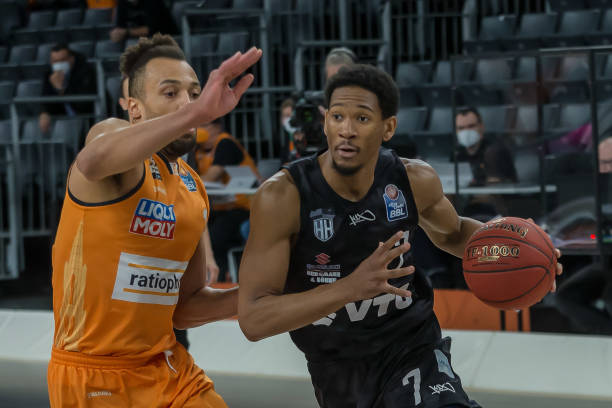 春亚泰被视 春亚泰被视